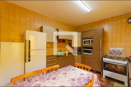 Casa à venda com 250m², 6 quartos e 1 vaga Casa à venda com 250m², 6 quartos e 1 vagaCasa 2 Cozinha