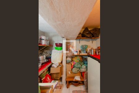 Casa à venda com 250m², 6 quartos e 1 vaga Casa à venda com 250m², 6 quartos e 1 vagaQuarto de Serviço