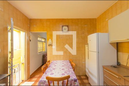 Casa à venda com 250m², 6 quartos e 1 vaga Casa à venda com 250m², 6 quartos e 1 vagaCasa 2 Cozinha