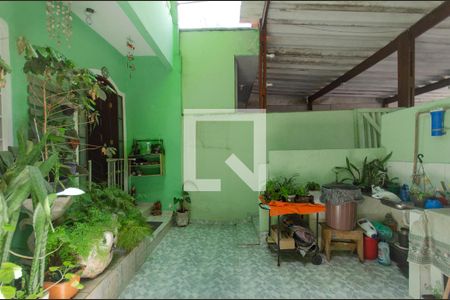 Casa à venda com 250m², 6 quartos e 1 vaga Casa à venda com 250m², 6 quartos e 1 vagaVaranda