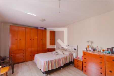 Casa à venda com 250m², 6 quartos e 1 vaga Casa à venda com 250m², 6 quartos e 1 vagaCasa 1 Suíte 2