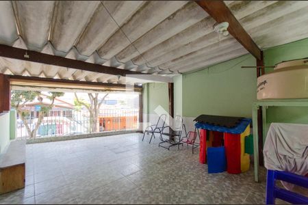 Casa à venda com 250m², 6 quartos e 1 vaga Casa à venda com 250m², 6 quartos e 1 vagaVaranda