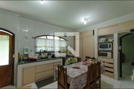 Casa à venda com 250m², 6 quartos e 1 vaga Casa à venda com 250m², 6 quartos e 1 vagaCasa 1 Cozinha