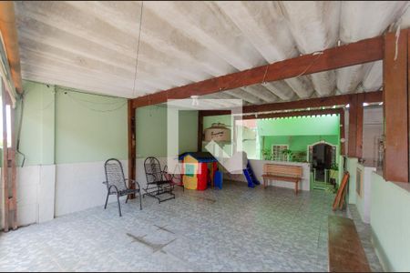 Casa à venda com 250m², 6 quartos e 1 vaga Casa à venda com 250m², 6 quartos e 1 vagaVaranda