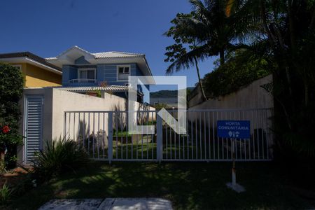 Casa de condomínio à venda com 180m², 3 quartos e 2 vagas Casa de condomínio à venda com 180m², 3 quartos e 2 vagasÁrea Comum - Horta