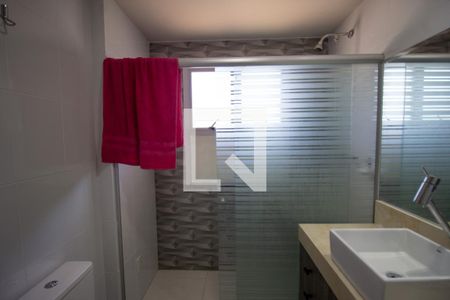 Casa de condomínio à venda com 180m², 3 quartos e 2 vagas Casa de condomínio à venda com 180m², 3 quartos e 2 vagasBanheiro da Suíte 1