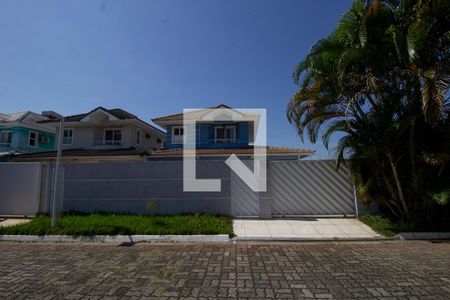Casa de condomínio à venda com 180m², 3 quartos e 2 vagas Casa de condomínio à venda com 180m², 3 quartos e 2 vagasFachada da Casa