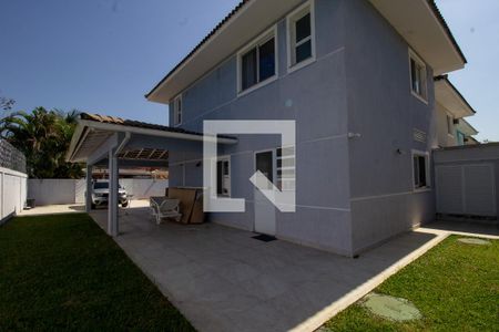 Casa de condomínio à venda com 180m², 3 quartos e 2 vagas Casa de condomínio à venda com 180m², 3 quartos e 2 vagasQuintal