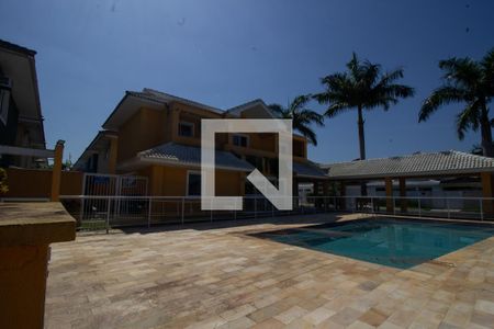 Casa de condomínio à venda com 180m², 3 quartos e 2 vagas Casa de condomínio à venda com 180m², 3 quartos e 2 vagasÁrea Comum - Piscina