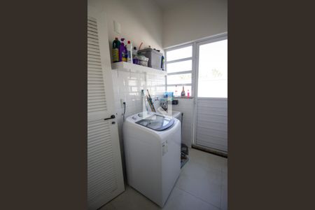 Casa de condomínio à venda com 180m², 3 quartos e 2 vagas Casa de condomínio à venda com 180m², 3 quartos e 2 vagasCozinha e Área de Serviço