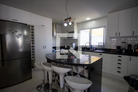Casa de condomínio à venda com 180m², 3 quartos e 2 vagas Casa de condomínio à venda com 180m², 3 quartos e 2 vagasCozinha e Área de Serviço