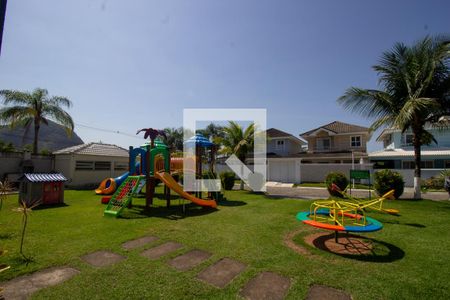 Casa de condomínio à venda com 180m², 3 quartos e 2 vagas Casa de condomínio à venda com 180m², 3 quartos e 2 vagasÁrea Comum - Playground