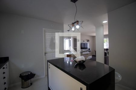 Casa de condomínio à venda com 180m², 3 quartos e 2 vagas Casa de condomínio à venda com 180m², 3 quartos e 2 vagasCozinha e Área de Serviço