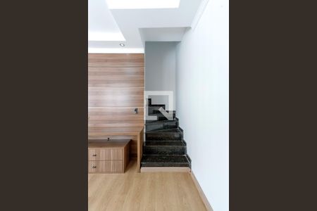 Escada Quarto de casa de condomínio à venda com 3 quartos, 140m² em Vila Mazzei, São Paulo