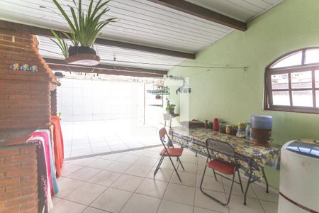 Casa à venda com 160m², 3 quartos e 2 vagas Casa à venda com 160m², 3 quartos e 2 vagasChurrasqueira