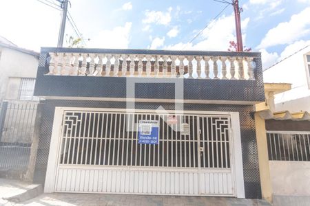 Casa à venda com 160m², 3 quartos e 2 vagas Casa à venda com 160m², 3 quartos e 2 vagasFachada