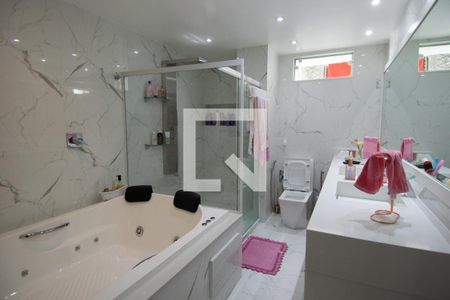 Apartamento à venda com 275m², 3 quartos e 1 vaga Apartamento à venda com 275m², 3 quartos e 1 vagaBanheiro da Suíte 2