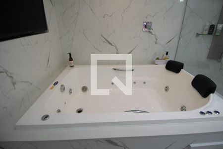 Apartamento à venda com 275m², 3 quartos e 1 vaga Apartamento à venda com 275m², 3 quartos e 1 vagaBanheiro da Suíte 2