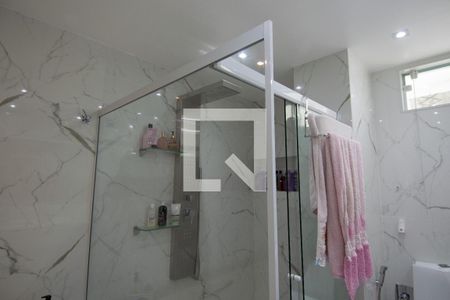 Apartamento à venda com 275m², 3 quartos e 1 vaga Apartamento à venda com 275m², 3 quartos e 1 vagaBanheiro da Suíte 2