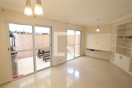 Sala de casa de condomínio para alugar com 2 quartos, 110m² em Cangaíba, São Paulo