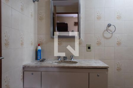 Banheiro da Suíte 1 de apartamento para alugar com 3 quartos, 100m² em Centro, Guarujá