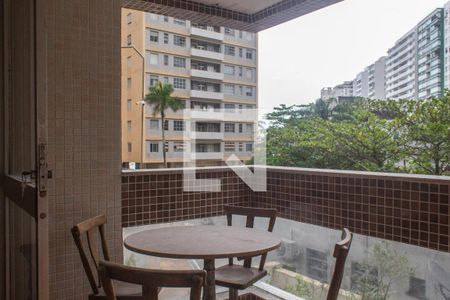 Sacada de apartamento para alugar com 3 quartos, 100m² em Centro, Guarujá