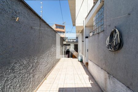 Casa à venda com 183m², 3 quartos e 3 vagas Casa à venda com 183m², 3 quartos e 3 vagasCorredor Lateral