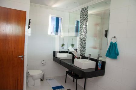 Casa à venda com 240m², 3 quartos e 3 vagasBanheiro da Suíte