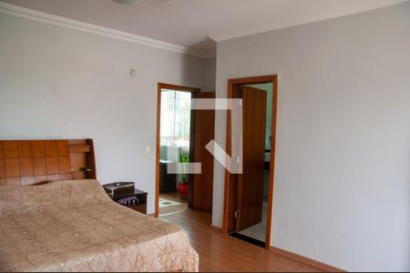 Casa à venda com 240m², 3 quartos e 3 vagasSuíte