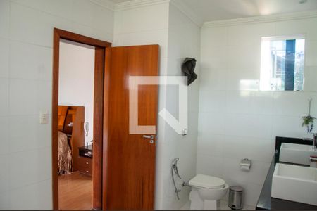 Casa à venda com 240m², 3 quartos e 3 vagasBanheiro da Suíte