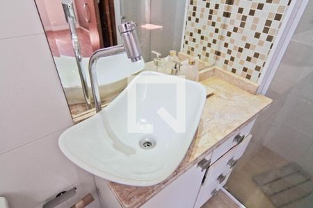 Banheiro de apartamento à venda com 2 quartos, 53m² em Piqueri, São Paulo