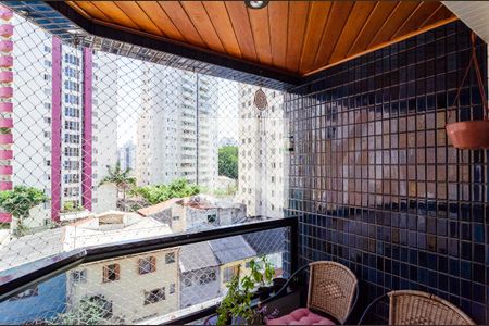 Apartamento à venda com 120m², 3 quartos e 2 vagas Apartamento à venda com 120m², 3 quartos e 2 vagasVaranda