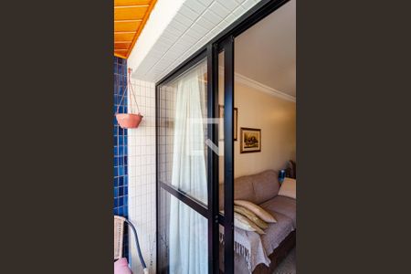 Apartamento à venda com 120m², 3 quartos e 2 vagas Apartamento à venda com 120m², 3 quartos e 2 vagasVaranda