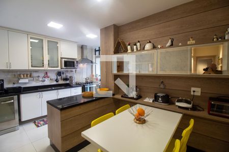Apartamento à venda com 128m², 3 quartos e 2 vagasCozinha