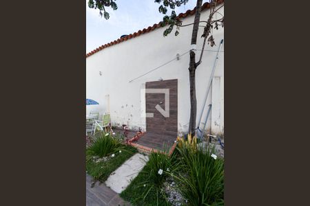 Casa à venda com 320m², 4 quartos e 10 vagas Casa à venda com 320m², 4 quartos e 10 vagasQuintal