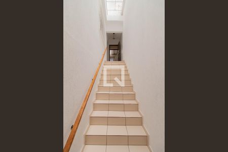 Casa para alugar com 142m², 3 quartos e 5 vagas Casa para alugar com 142m², 3 quartos e 5 vagasEscada / Corredor Lateral