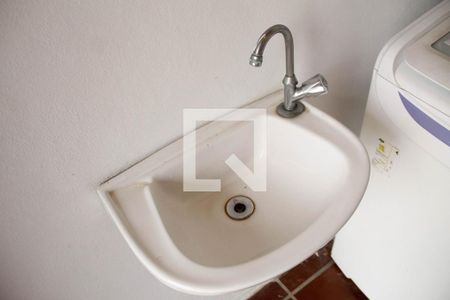 Casa de condomínio à venda com 260m², 3 quartos e 3 vagasBanheiro de serviço