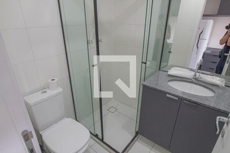 Banheiro de kitnet/studio para alugar com 1 quarto, 25m² em Alto da Boa Vista, São Paulo