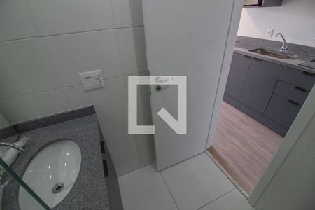Banheiro de kitnet/studio para alugar com 1 quarto, 25m² em Alto da Boa Vista, São Paulo