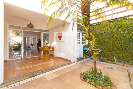 Casa à venda com 281m², 3 quartos e 4 vagasQuintal