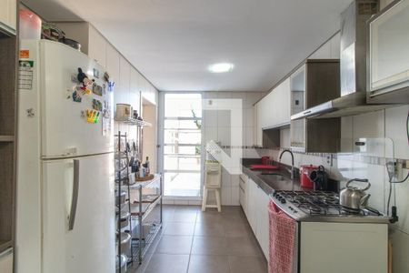 Casa à venda com 281m², 3 quartos e 4 vagasCozinha e Área de Serviço