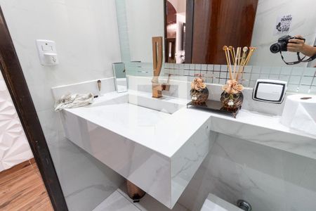 Casa à venda com 250m², 3 quartos e 2 vagasBanheiro 2