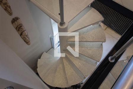 Apartamento à venda com 157m², 2 quartos e 2 vagasEscada