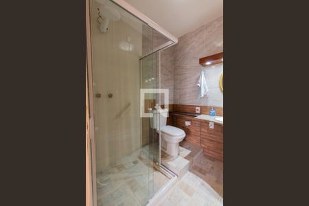 Casa à venda com 430m², 5 quartos e 4 vagasBanheiro da Suíte 3