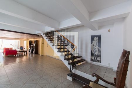 Escada de casa para alugar com 3 quartos, 430m² em Paraisópolis, São Paulo