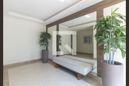 Hall de entrada de apartamento à venda com 2 quartos, 62m² em Vila Isa, São Paulo