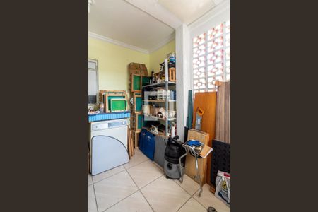 Casa à venda com 340m², 2 quartos e 2 vagasCasa 2 - Serviço/Entrada