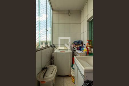 Casa à venda com 340m², 2 quartos e 2 vagasCasa 1 - Área de Serviço