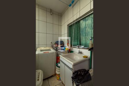 Casa à venda com 340m², 2 quartos e 2 vagasCasa 1 - Área de Serviço