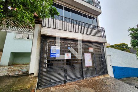 Casa à venda com 340m², 2 quartos e 2 vagasFachada
